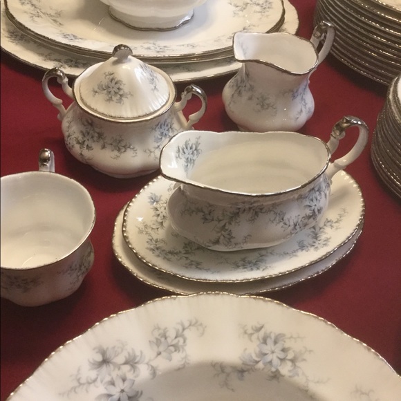 Paragon, Brides Choice, Fine Bone China Dinnerware - Picture 6 of 8